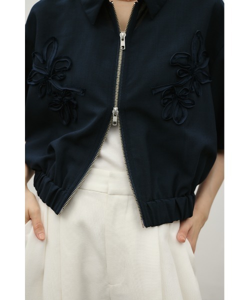 STYLEMIXER(スタイルミキサー)の「フラワーエンブロイダリージップシャツ(シャツ/ブラウス・レディース・ホワイト/ネイビー/ベージュ・FREE)」の7枚目の写真