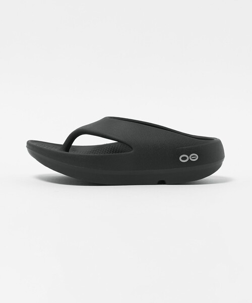 OOFOS(ウーフォス)の「<OOFOS> OOriginal+(サンダル・レディース・ブラック/ナチュラル・23cm/25cm/24cm/22cm)」の1枚目の写真