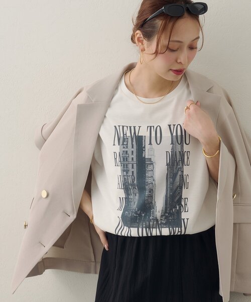 DISCOAT(ディスコート)の「【Noka/汗染み防止】フォトプリントフレンチTシャツ(Tシャツ/カットソー・レディース・オフホワイト/チャコールグレー/ホワイト・FREE)」の2枚目の写真