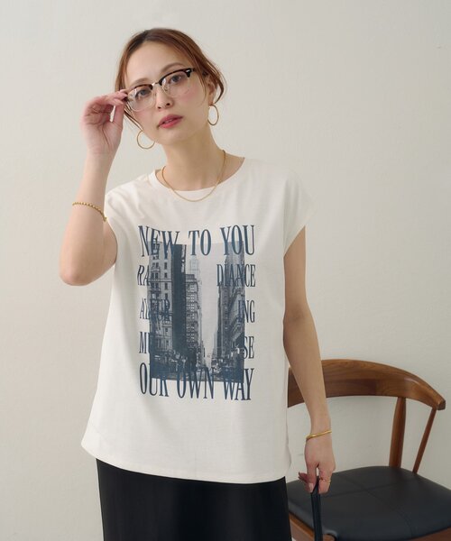 DISCOAT(ディスコート)の「【Noka/汗染み防止】フォトプリントフレンチTシャツ(Tシャツ/カットソー・レディース・オフホワイト/チャコールグレー/ホワイト・FREE)」の4枚目の写真