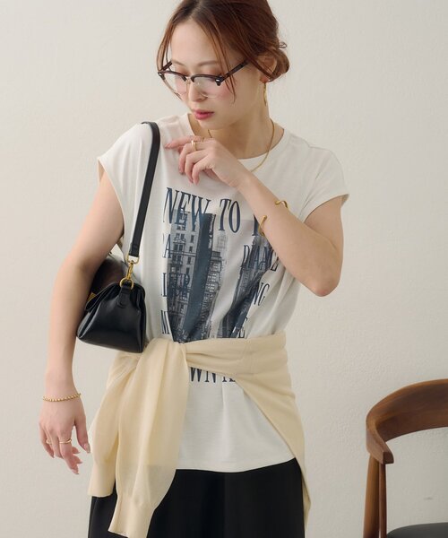 DISCOAT(ディスコート)の「【Noka/汗染み防止】フォトプリントフレンチTシャツ(Tシャツ/カットソー・レディース・オフホワイト/チャコールグレー/ホワイト・FREE)」の6枚目の写真