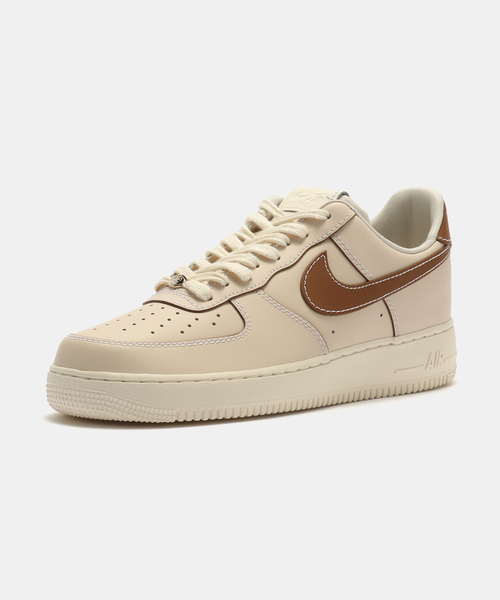 NIKE(ナイキ)の「NIKE AIR FORCE 1 07 LE CN IB8865-221(スニーカー・メンズ・ベージュ・28.5cm/28cm/27.5cm/27cm/26.5cm/26cm/25.5cm/29cm)」の2枚目の写真
