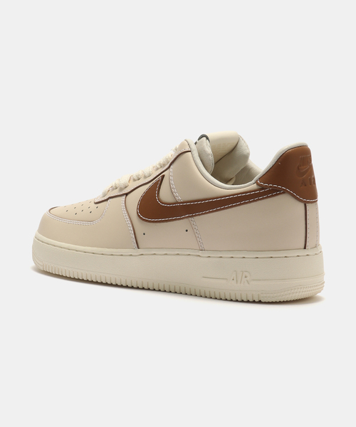 NIKE(ナイキ)の「NIKE AIR FORCE 1 07 LE CN IB8865-221(スニーカー・メンズ・ベージュ・28.5cm/28cm/27.5cm/27cm/26.5cm/26cm/25.5cm/29cm)」の3枚目の写真