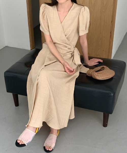 FAVORITO(ファヴォリート)の「Vネックロングワンピース(ワンピース・レディース・イエロー/グレー/オフホワイト・F)」の11枚目の写真