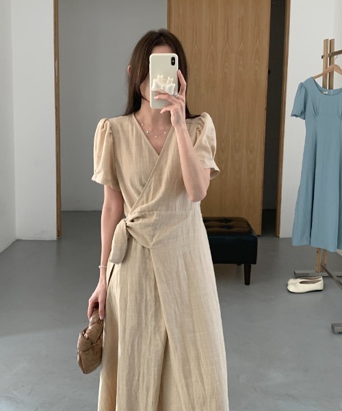 FAVORITO(ファヴォリート)の「Vネックロングワンピース(ワンピース・レディース・イエロー/グレー/オフホワイト・F)」の16枚目の写真