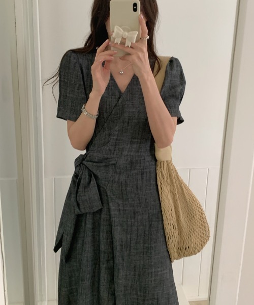 FAVORITO(ファヴォリート)の「Vネックロングワンピース(ワンピース・レディース・イエロー/グレー/オフホワイト・F)」の5枚目の写真