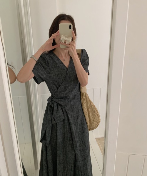FAVORITO(ファヴォリート)の「Vネックロングワンピース(ワンピース・レディース・イエロー/グレー/オフホワイト・F)」の7枚目の写真
