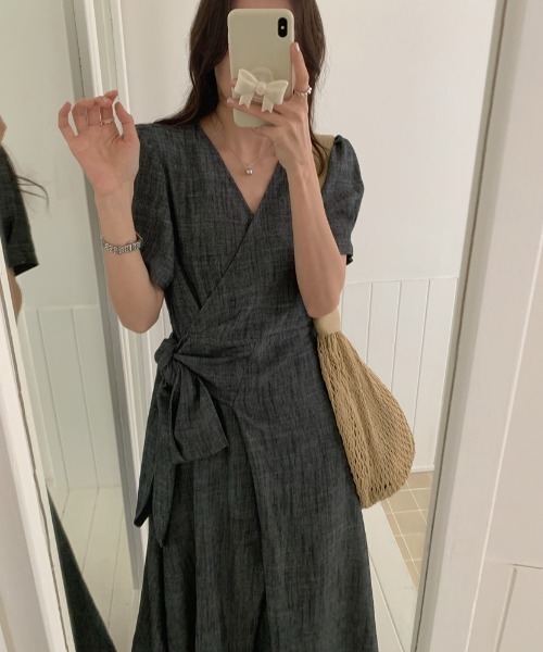FAVORITO(ファヴォリート)の「Vネックロングワンピース(ワンピース・レディース・イエロー/グレー/オフホワイト・F)」の6枚目の写真