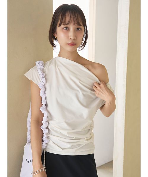 emmi(エミ)の「【ICEDFABRIC+®】ワンショルドレープカットソー/接触冷感(Tシャツ/カットソー・レディース・ライトブルー/ブラック/オフホワイト・F)」の2枚目の写真