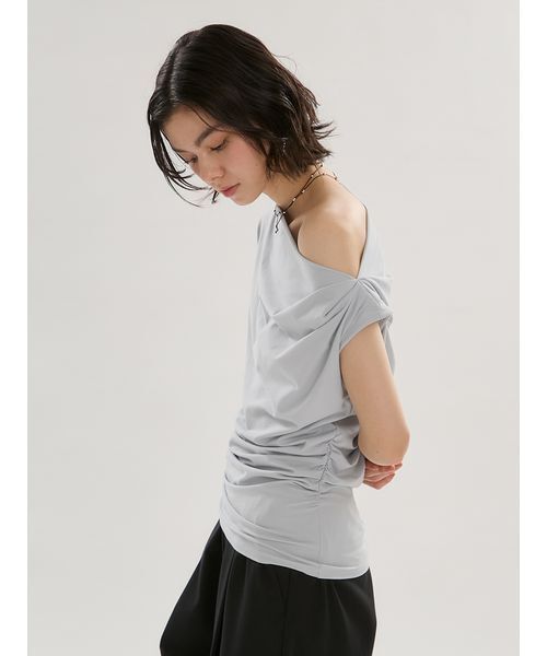 emmi(エミ)の「【ICEDFABRIC+®】ワンショルドレープカットソー/接触冷感(Tシャツ/カットソー・レディース・ライトブルー/ブラック/オフホワイト・F)」の7枚目の写真