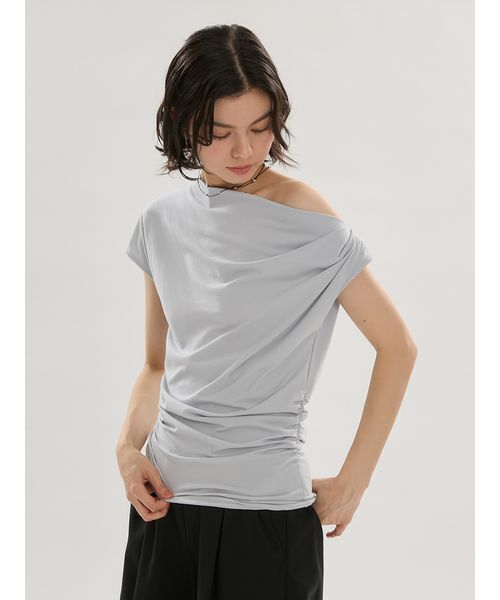 emmi(エミ)の「【ICEDFABRIC+®】ワンショルドレープカットソー/接触冷感(Tシャツ/カットソー・レディース・ライトブルー/ブラック/オフホワイト・F)」の9枚目の写真