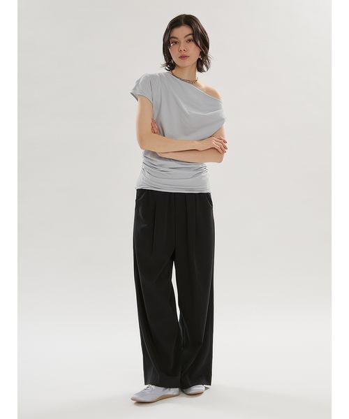 emmi(エミ)の「【ICEDFABRIC+®】ワンショルドレープカットソー/接触冷感(Tシャツ/カットソー・レディース・ライトブルー/ブラック/オフホワイト・F)」の10枚目の写真