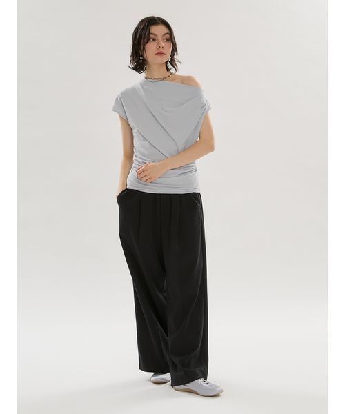 emmi(エミ)の「【ICEDFABRIC+®】ワンショルドレープカットソー/接触冷感(Tシャツ/カットソー・レディース・ライトブルー/ブラック/オフホワイト・F)」の11枚目の写真