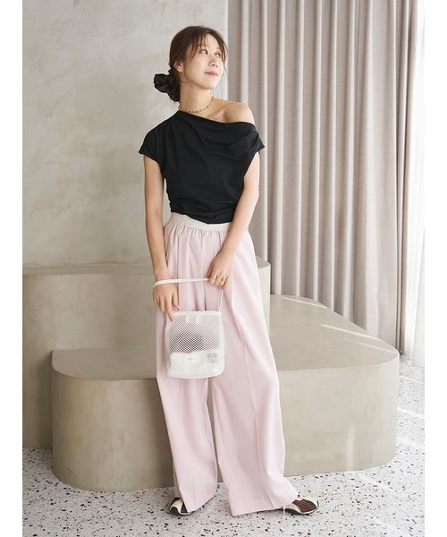 emmi(エミ)の「【ICEDFABRIC+®】ワンショルドレープカットソー/接触冷感(Tシャツ/カットソー・レディース・ライトブルー/ブラック/オフホワイト・F)」の13枚目の写真
