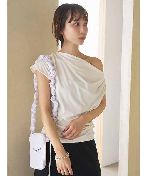 emmi(エミ)の「【ICEDFABRIC+®】ワンショルドレープカットソー/接触冷感(Tシャツ/カットソー・レディース・ライトブルー/ブラック/オフホワイト・F)」の14枚目の写真