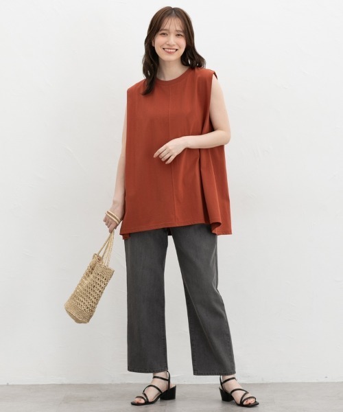 Honeys（ハニーズ）の「【ハニさら・接触冷感・ＵＶカット・遮熱】ノースリーブチュニック（Tシャツ/カットソー・レディース・ブラック/オフホワイト/ダークブラウン/ダークオレンジ・L/S/M）」の13枚目の写真