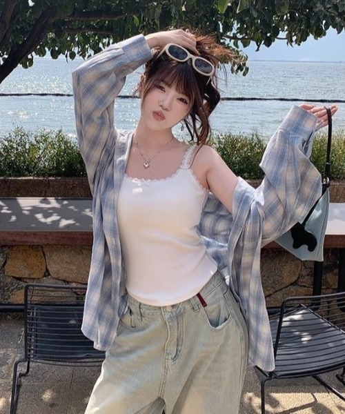 ViViDAY（ビビデー）の「【カップ付き】フロントリボン　レース切り替え　キャミソール（キャミソール・レディース・グレー/ホワイト/ブラック・M）」の4枚目の写真