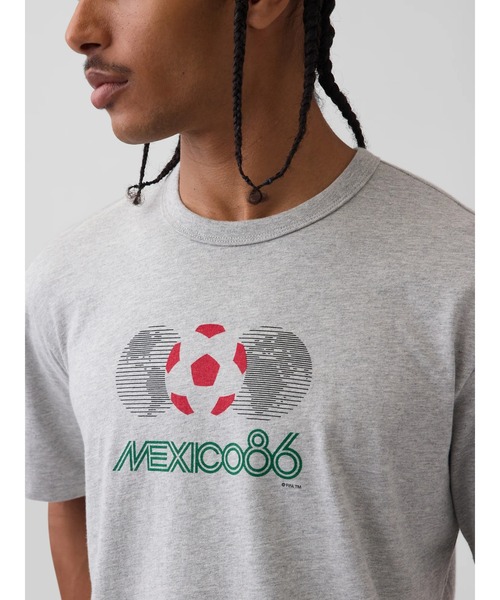 GAP(ギャップ)の「FIFA WORLD CUP(TM) リラックスフィット グラフィックTシャツ(Tシャツ/カットソー・メンズ・ブラック系その他/ホワイト/ライトグレー/ライトブルー/ホワイト系その他/イエロー/ブラック/チャコールグレー・XL/XS/S/M/L)」の6枚目の写真