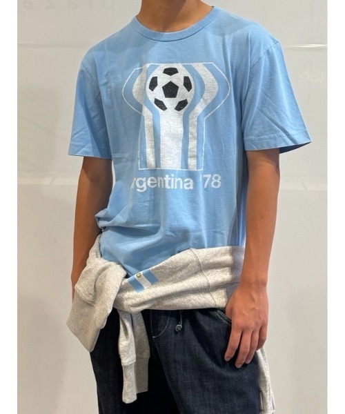 GAP(ギャップ)の「FIFA WORLD CUP(TM) リラックスフィット グラフィックTシャツ(Tシャツ/カットソー・メンズ・ブラック系その他/ホワイト/ライトグレー/ライトブルー/ホワイト系その他/イエロー/ブラック/チャコールグレー・XL/XS/S/M/L)」の12枚目の写真