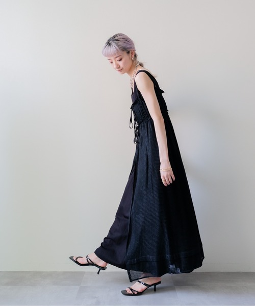 DOLLUPOOPS(ドールアップウップス)の「Gather Camisole Dress(ギャザーキャミワンピース)(ワンピース・レディース・オフホワイト/ブラック・FREE)」の4枚目の写真