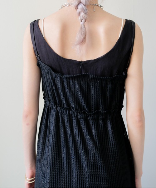 DOLLUPOOPS(ドールアップウップス)の「Gather Camisole Dress(ギャザーキャミワンピース)(ワンピース・レディース・オフホワイト/ブラック・FREE)」の10枚目の写真