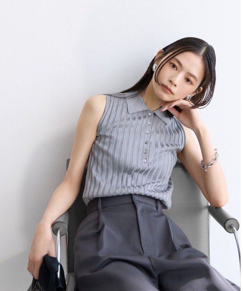 Mila Owen(ミラオーウェン)の「【ウォッシャブル】シアーラメノースリポロニットプルオーバー(ポロシャツ・レディース・ブラック/グリーン/グレー/ベージュ・F)」の1枚目の写真