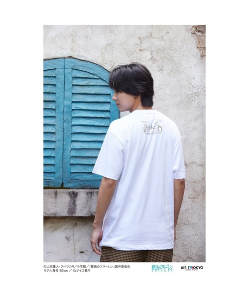 AIR TWOKYO(エアトゥーキョー)の「TVアニメ『葬送のフリーレン』 第1弾 シーンイラストTシャツ 6(シュタルク&フェルン)(Tシャツ/カットソー・レディース・ホワイト・SMALL/XX-LARGE/X-LARGE/LARGE/MEDIUM)」の2枚目の写真