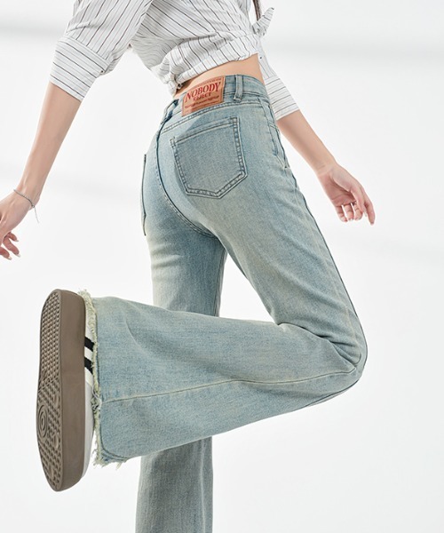 AMAJI（アマジ）の「フリンジヘム ハイウエスト フレアデニムパンツ（デニムパンツ・レディース・ライトブルー・SMALL/MEDIUM/LARGE/X-LARGE）」の4枚目の写真