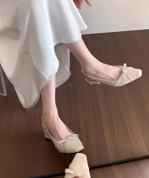 Lace Ladies(レースレディース)の「パテント調 フロント リボン バックストラップ パンプス(パンプス・レディース・ベージュ/アイボリー・24.5cm/23cm/23.5cm/24cm/22.5cm)」の7枚目の写真