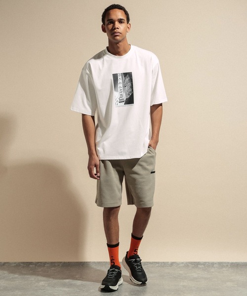 NUMERALS（ヌメラルズ）の「[NUMERALS]PHOTO PRINT SHORT SLEEVE T-SHIRT（Tシャツ/カットソー・メンズ・その他1/ホワイト/ブラック・LARGE/MEDIUM）」の5枚目の写真