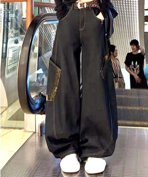 Songe(ソンジュ)の「レオパード柄アクセントポケットデニムカーブパンツ(デニムパンツ・レディース・ブラック/ブルー・M/L)」の7枚目の写真