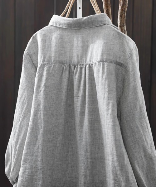 LUCPY(ラクピー)の「リネンライクベーシックオーバーシャツ(その他トップス・レディース・グレー/ホワイト・MEDIUM/X-LARGE/LARGE)」の4枚目の写真