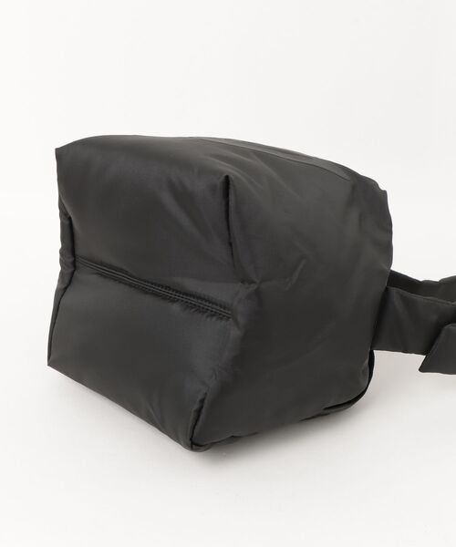 Y-3（ワイスリー）の「Y-3 PADDED CROSSBODY（ボディバッグ/ウエストポーチ・メンズ・ブラック×グレー・ONE SIZE）」の6枚目の写真