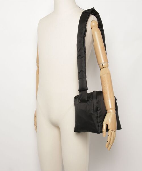 Y-3（ワイスリー）の「Y-3 PADDED CROSSBODY（ボディバッグ/ウエストポーチ・メンズ・ブラック×グレー・ONE SIZE）」の8枚目の写真