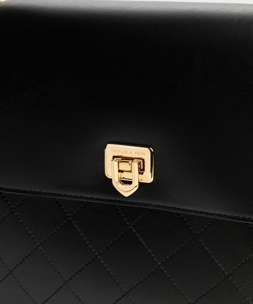 CHARLES & KEITH(チャールズ & キース)の「Connie コニー キルテッド ショルダーバッグ(ショルダーバッグ・レディース・ブラック・L)」の4枚目の写真