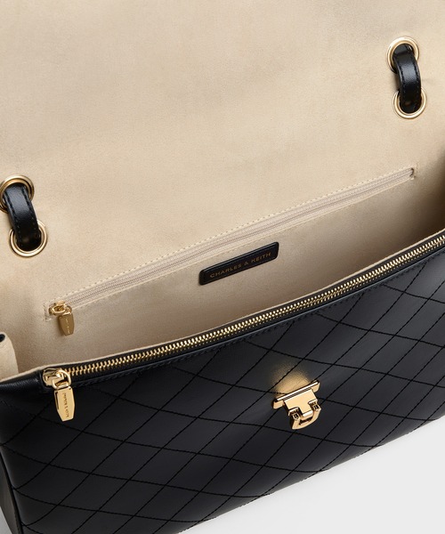 CHARLES & KEITH(チャールズ & キース)の「Connie コニー キルテッド ショルダーバッグ(ショルダーバッグ・レディース・ブラック・L)」の5枚目の写真