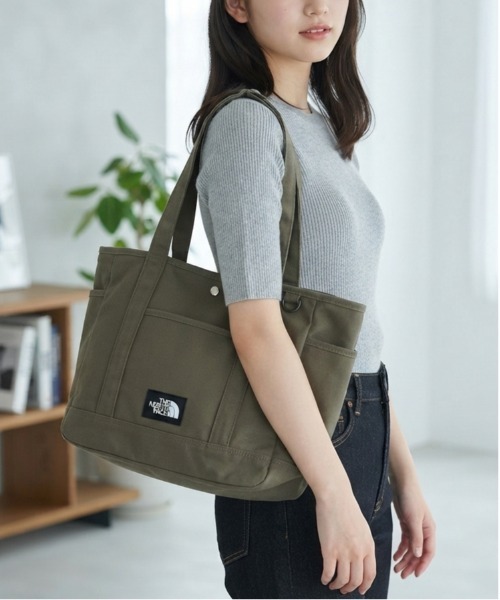 THE NORTH FACE(ザノースフェイス)の「【THE NORTH FACE/ザノースフェイス】ALL-DAY TOTE L キャンバストートバッグ A4対応 大容量 ショルダートート ユニセックス(トートバッグ・レディース・ブラック/ナチュラル/アーミー・ONE SIZE)」の22枚目の写真