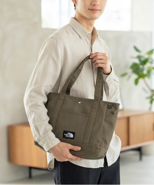 THE NORTH FACE(ザノースフェイス)の「【THE NORTH FACE/ザノースフェイス】ALL-DAY TOTE L キャンバストートバッグ A4対応 大容量 ショルダートート ユニセックス(トートバッグ・レディース・ブラック/ナチュラル/アーミー・ONE SIZE)」の14枚目の写真