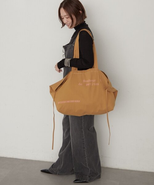 LOUNGEDRESS(ラウンジドレス)の「【GALENA/ガレナ】@kuuu_ldコラボ|ビッグ2WAYロゴトートバッグ(トートバッグ・レディース・ベージュ/グリーン・FREE)」の3枚目の写真