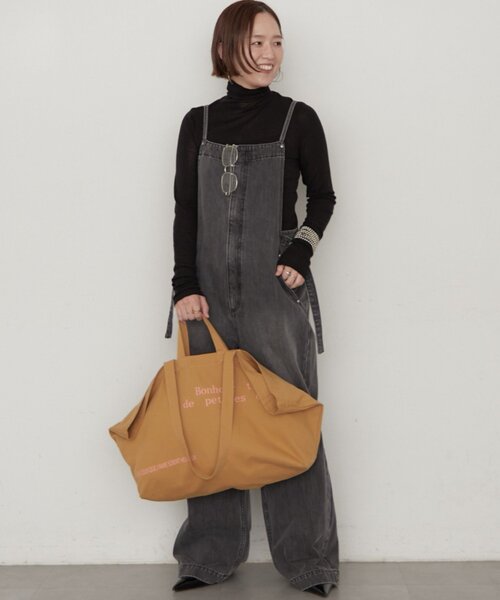 LOUNGEDRESS(ラウンジドレス)の「【GALENA/ガレナ】@kuuu_ldコラボ|ビッグ2WAYロゴトートバッグ(トートバッグ・レディース・ベージュ/グリーン・FREE)」の4枚目の写真