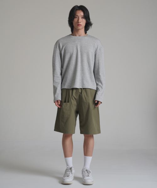 NOMING(ノミング)の「チノツータックポケットワイドバミューダショーツ - カーキ(その他パンツ・メンズ・カーキ・SMALL/MEDIUM/LARGE/X-LARGE)」の2枚目の写真