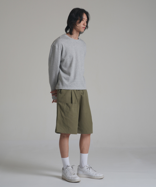 NOMING(ノミング)の「チノツータックポケットワイドバミューダショーツ - カーキ(その他パンツ・メンズ・カーキ・SMALL/MEDIUM/LARGE/X-LARGE)」の3枚目の写真