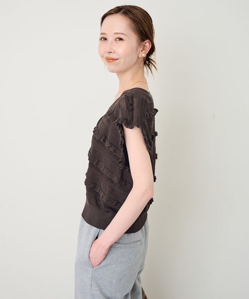 SLOBE IENA（スローブイエナ）の「crinkle crinkle crinkle SLOBE別注 フリルニットベスト（ニット/セーター・レディース・ブラウン/ホワイト・FREE）」の17枚目の写真