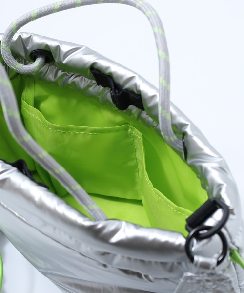 KiU(キウ)の「パフィーギャザー2WAYミニトートバッグ(トートバッグ・レディース・ブラック/ブラウン・FREE)」の13枚目の写真
