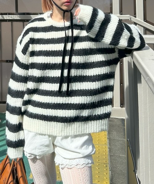 Alley Tokyo(アリートーキョー)の「ゆるビッグボーダーニット(ニット/セーター・レディース・イエロー/ピンク/ブルー/オフホワイト・FREE)」の2枚目の写真