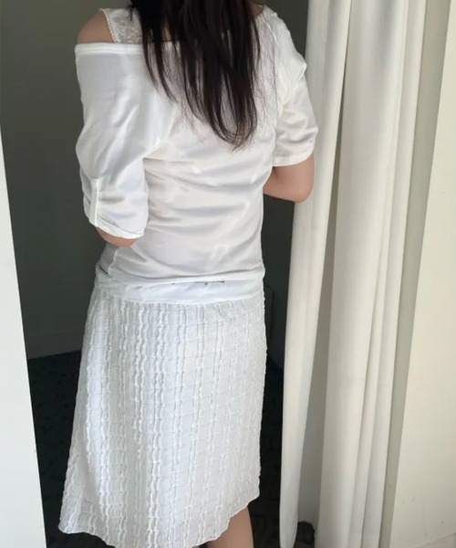 LOENNE(ロエヌ)の「Henley Neck Loose Tee / ヘンリーネックルーズTシャツ(Tシャツ/カットソー・レディース・ホワイト/ライトグリーン/グレー・FREE)」の9枚目の写真