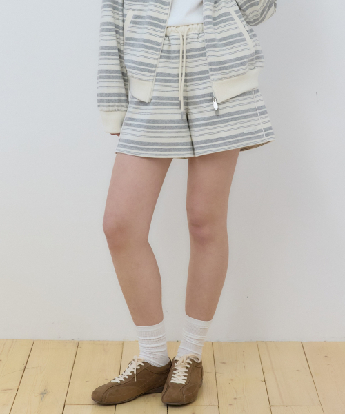 OURHOPE(アワーホープ)の「Pico ストライプ スウェットショートパンツ - Grey(その他パンツ・レディース・チャコールグレー・ONE SIZE)」の2枚目の写真