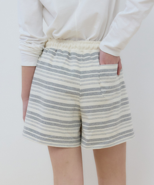 OURHOPE(アワーホープ)の「Pico ストライプ スウェットショートパンツ - Grey(その他パンツ・レディース・チャコールグレー・ONE SIZE)」の4枚目の写真
