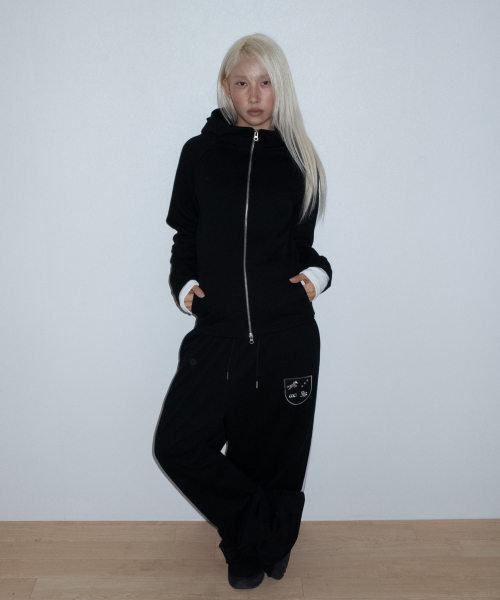 CHICKS(チックス)の「ソリXCHICKS ワンマイル スリムフィット ジップアップパーカー ブラック(パーカー・レディース・ブラック・ONE SIZE)」の3枚目の写真