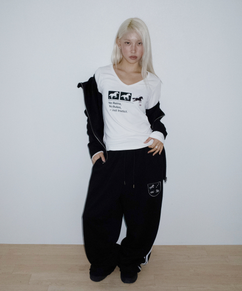 CHICKS(チックス)の「ソリXCHICKS ワンマイル スリムフィット ジップアップパーカー ブラック(パーカー・レディース・ブラック・ONE SIZE)」の2枚目の写真